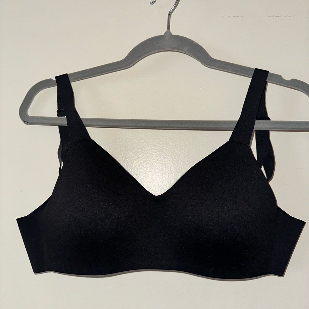 Lightly used Black Womens LuLuLemon Sports Bra Size 34B